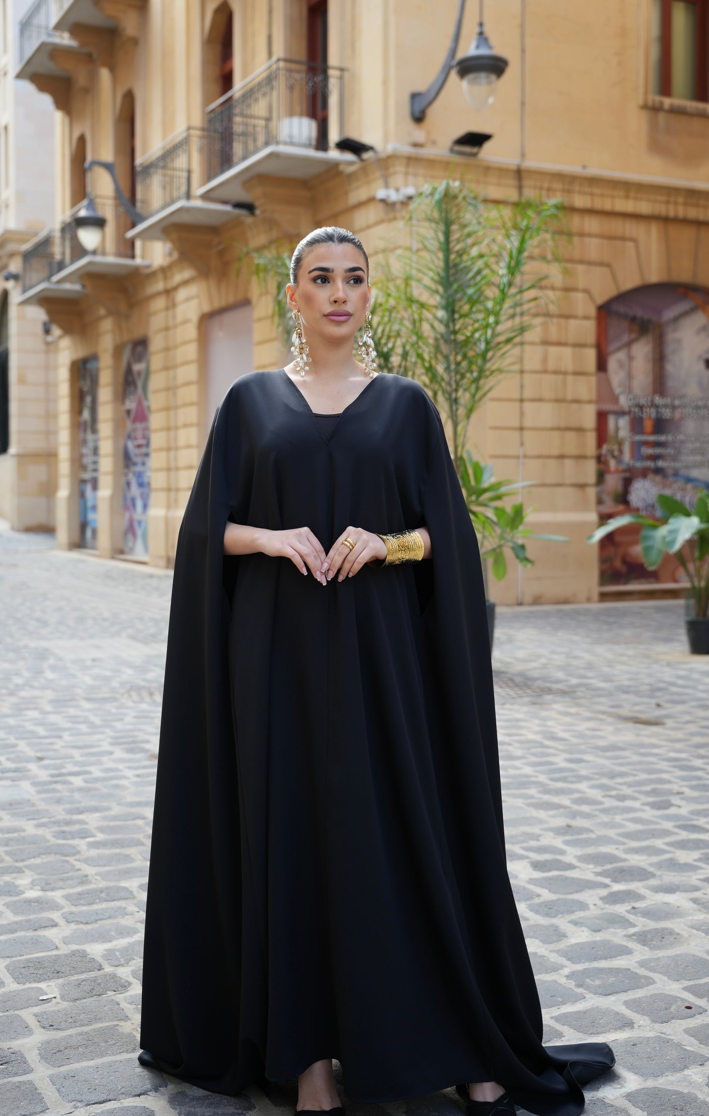 Cape closed abaya