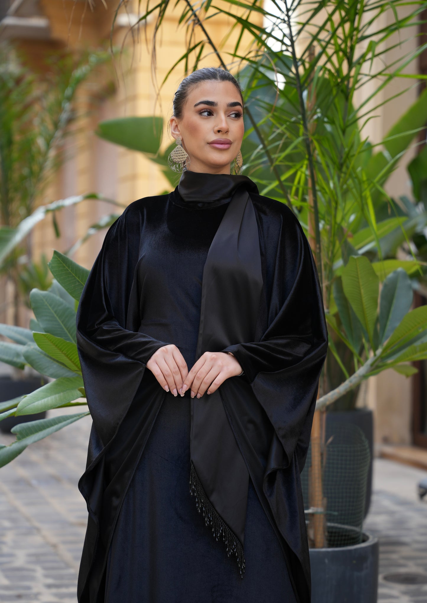 Velvet flow abaya