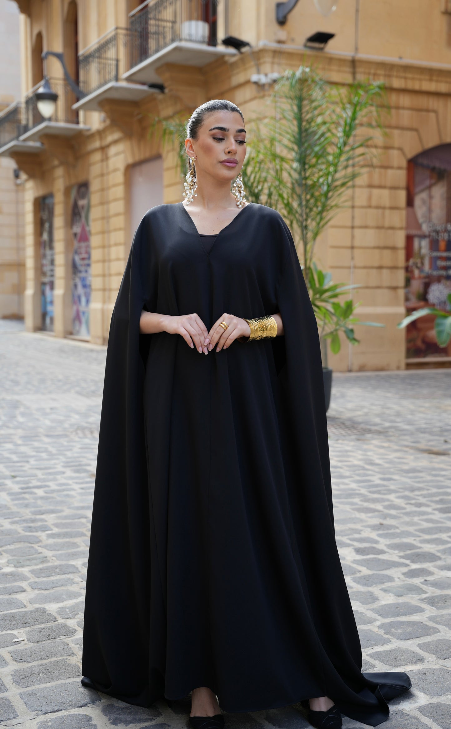 Cape closed abaya
